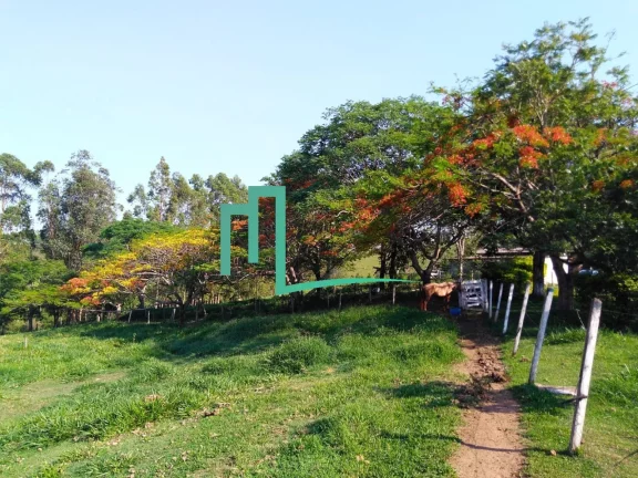 Imagem Fazenda à venda em Capetinga-MG na Zona Rural: 2 quartos, 1 sala, 1 banheiro, 1 vaga de garagem.