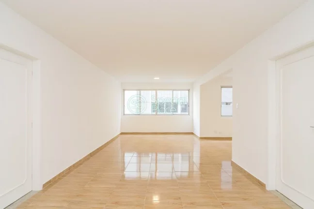 Ótimo apto com 145m², no Itaim. Amplo living para três ambientes - todos com grandes janelões, s...