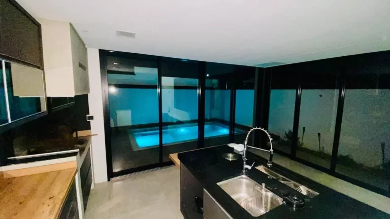 Imagem Sobrado com 3 dormitórios para alugar, 250 m² por R$ 8.200,00/mês - Condomínio Terras do Vale - Caçapava/SP