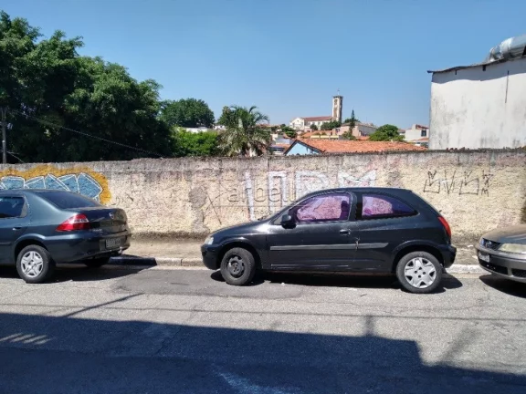 Imagem Terreno com 363 metros quadrados, com casa no local com cozinha, sala, 3 dormitórios, banheiro e va...