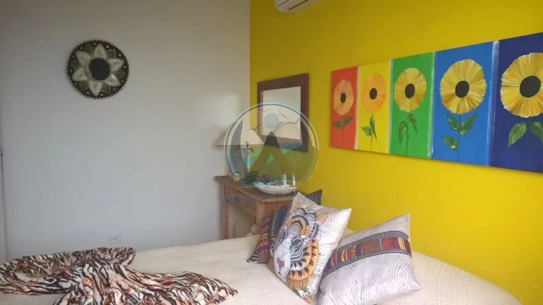 Imagem Casa em Condomínio à Venda em Ubatuba-SP: 4 Quartos, 2 Suítes, 151m² - Bairro Horto Florestal