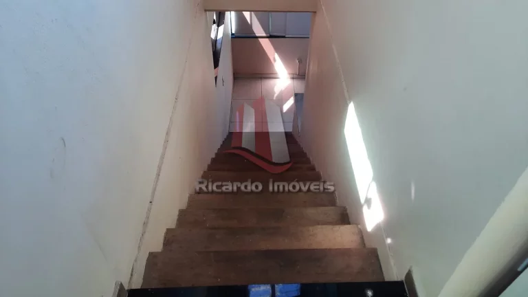 Imagem Casa Triplex c/ 3 Quartos ... Vaga de Estacionamento.