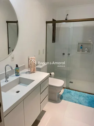 Imagem Lindo e espaçoso apartamento com 218m² de área. Recém reformado, possui 4 dormitórios, sendo 2 ...