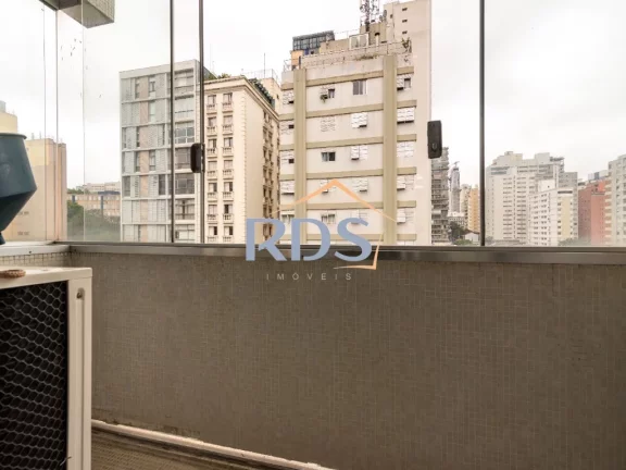 Imagem Oportunidade ! Apartamento 190 m² ! 03 dormitórios 01 suíte 01 dormitório com varanda. Próximo metrô Oscar Freire