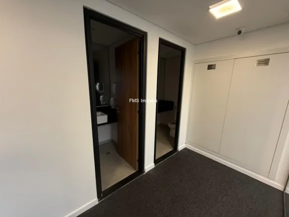 Imagem Sala comercial na Vila Nova Conceição com 393,63m²