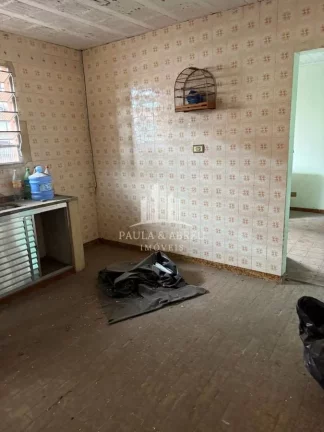 Imagem Casa antiga com 2 dorm e mais 3 cômodos no fundo Vila Vitória