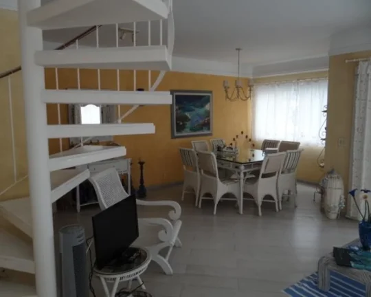Imagem Apartamento á venda no Guarujá na Praia das Pitangueiras.
