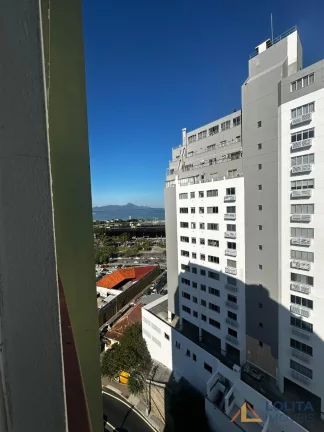 Imagem Apartamento à venda, de 2 quartos no Centro de Florianópolis.