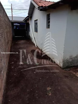 Imagem Casa para Venda em Iracemápolis, Centro, 2 dormitórios, 1 banheiro, 2 vagas