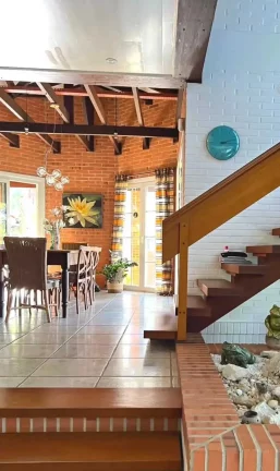 Imagem Casa alto padrão pé na areia com 3 suítes e 2 vagas de garagem no centro de Balneário Piçarras