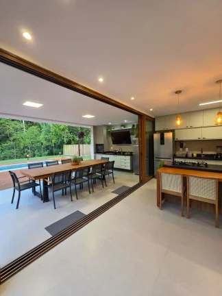 Imagem casa espaçosa em condomínio para chamar de lar na Praia do Forte