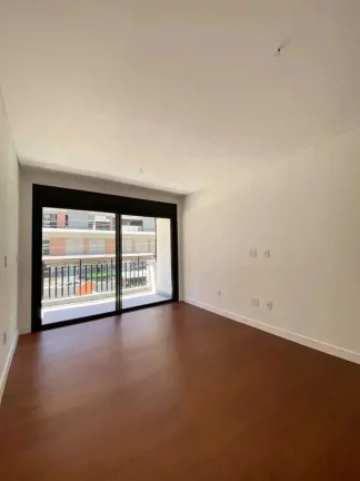 Imagem Apartamento Duplex mobiliado com 3 dormitórios sendo 3 suítes e 2 vagas de garagem - Jurerê/SC