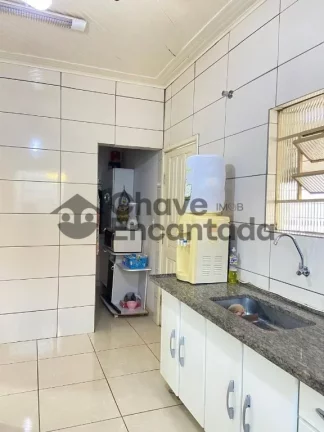 Imagem Casa no centro com quintal amplo e varanda coberta