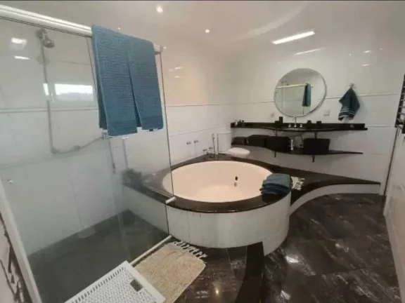 Imagem Ampla casa com 4 suítes e 4 vagas de garage, piscina e área de festa espaçosa - Fazendinha Itajaí/SC