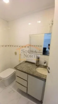 Imagem Apartamento reformado, com 3 dormitórios e armários planejados, cozinha com móveis planejados, ar...