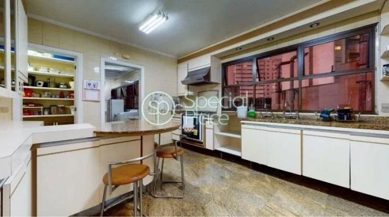 Imagem Lindo apartamento em Higienópolis com 390m² de área privativa, 4 dormitórios ( 2 suítes ) e 4 v...