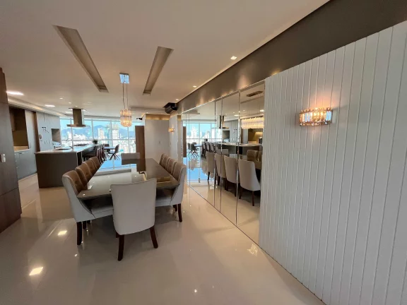 Imagem Apartamento com 4 suítes e 3 vagas de garagem em Balneário Camboriú/SC