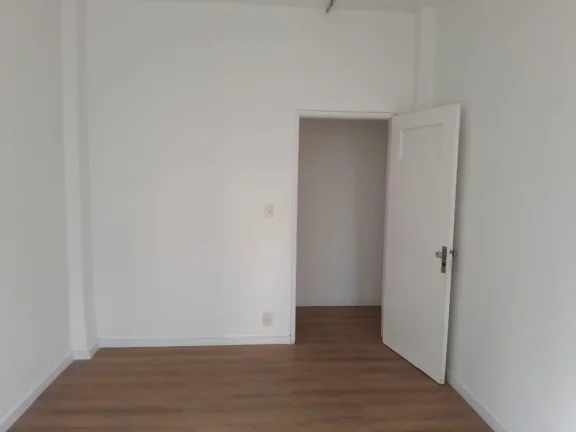 Imagem Conjunto comercial no centro - República