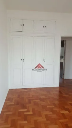 Imagem Apartamento em local previligiado no miolo de icarai,constituido por salão 03 quartos dependencias completa,vaga de garagem na escritura,andar alto so