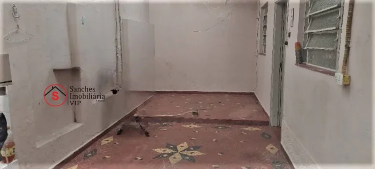 Imagem À venda, casa bem localizada com 1 dormitório, 2 vagas, ampla cozinha, sala e lavanderia, próximo a com?(C)rcios e transportes público