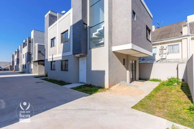 Imagem Sobrado a venda no Uberaba. 3 quartos, suíte, terraço e 1 vaga