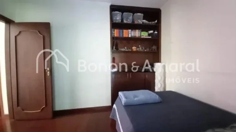Imagem Chácara em excelente localização, rodeada por muito verde, em um terreno de 2.000 m² e área con...