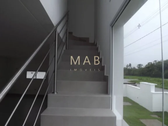 Imagem Casa à venda em Florianópolis: 3 quartos, 1 suíte, 2 salas, 2 banheiros, vaga na garagem e 140m² no Ribeirão da Ilha.