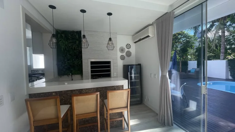 Imagem Casa com 4 Suítes para Temporada em Jurerê Internacional