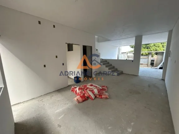 Imagem Sobrado de Alto Padrão à Venda em Navegantes-SC, Bairro Gravatá 3 Quartos sendo 1 Suíte, 1 Sala, 3 Banheiros, Adriano Carpes Imóveis