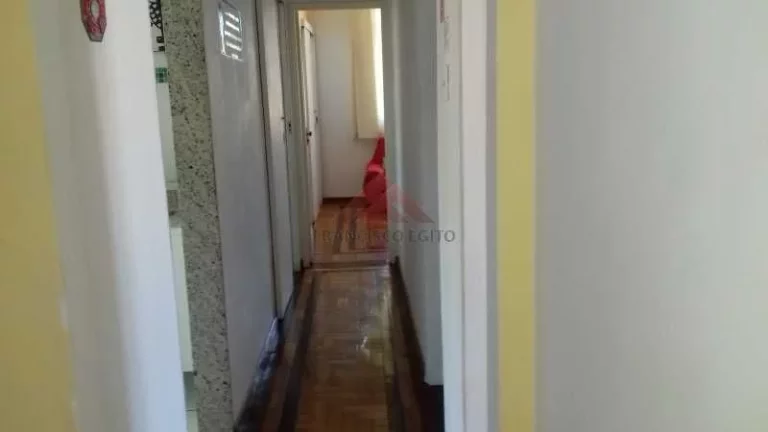 Imagem partamento de 3 quartos, que inclui uma vaga de estacionamento dentro do condomínio,proximo a subida e descida da ponte Rio Niterói, com 02 lances esc
