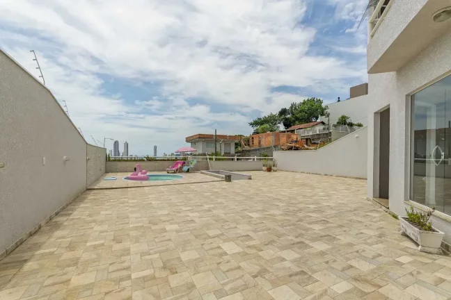 Imagem Casa com 4 dormitórios sendo 2 suítes e 2 vagas de garagem no Bairro Nações em Balneário Camboriú