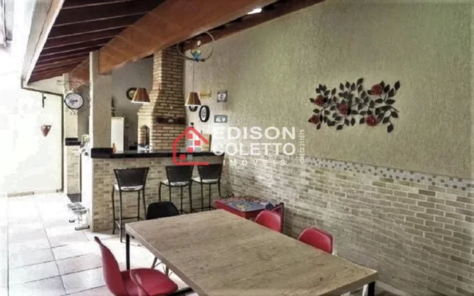 Imagem Casa de frente para área verde, Parque Santa Cecília com 3 dormitórios.