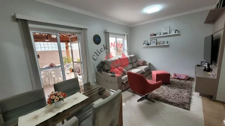 Imagem Lindo sobrado à venda, reformado recentemente e pronto para morar no bairro Demarchi, São Bernardo do Campo com 3 dormitórios, sendo 1 suíte, 2 vagas, 100 m².