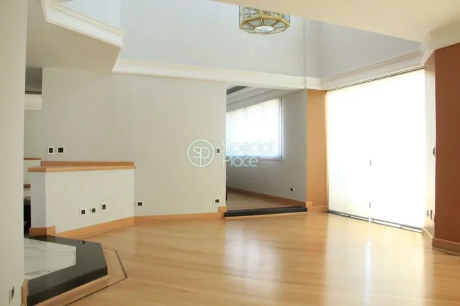 Imagem Cobertura tríplex com 342m², composta por living com terraço, mármore Italiano em toda a área s...