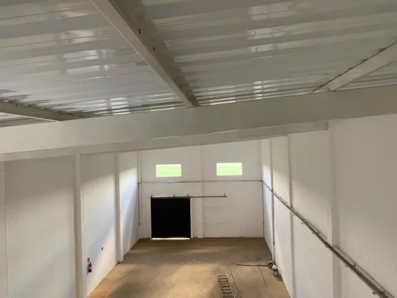 Imagem Barracão: Área do Terreno: 820,00 m² Área Construída 820 m² - Com recepção; 02 sala; 06 banh...