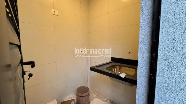 Imagem **Casa à venda no Condomínio Morada das Flores com 3 dormitórios, 1 suíte, banheiro social, 2 vagas de garagem e 85m² construídos em terreno de 125m²**