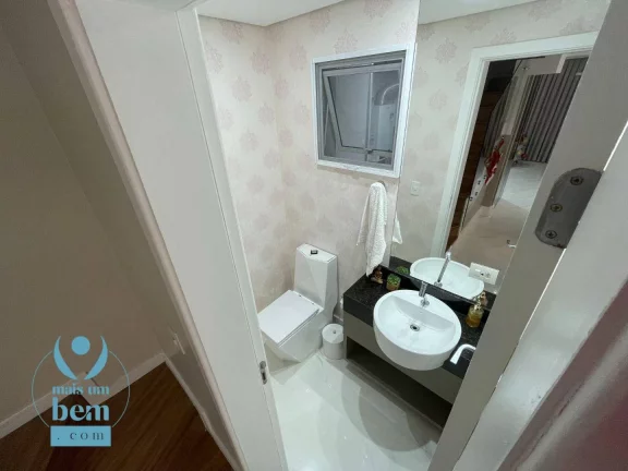 Imagem Sobrado mobiliado em condomínio fechado com Piscina, 3 quartos e Cinema no Ático, à venda, 139 m² por R$ 1.290.000 - Santa Cândida - Curitiba/PR