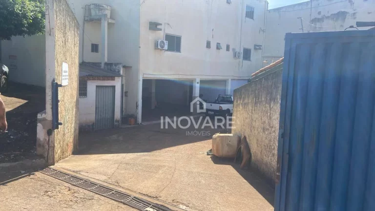 Imagem Casa com 2 dormitórios para alugar, 100 m² por R$ 1.900,00/mês - Karfan - Itumbiara/GO