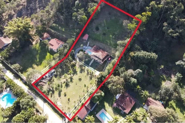 Imagem Sítio com três dormitórios e piscina em Saquarema.