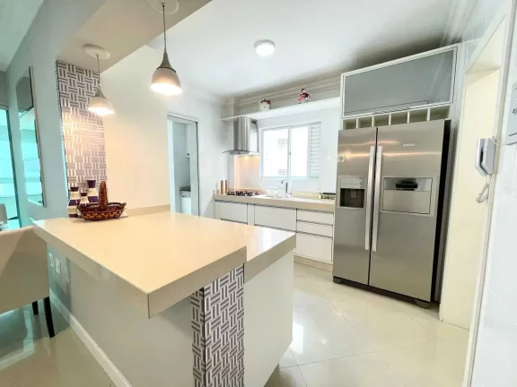 Imagem Apartamento com 3 dormitórios sendo 1 suíte e 2 vagas de garagem em Balneário Camboriú/SC
