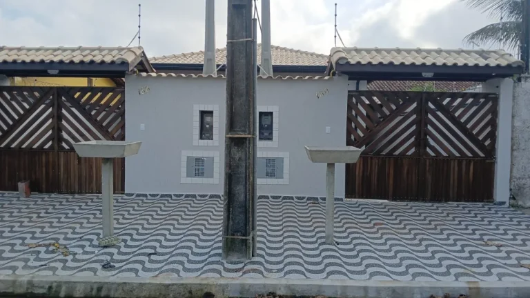 Imagem Casa para Venda em Itanhaém, Jardim Regina, 2 dormitórios, 1 suíte, 2 banheiros, 2 vagas
