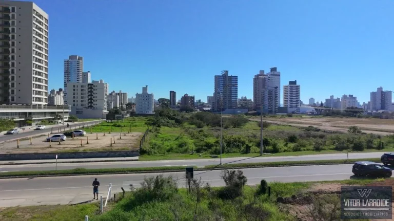 Imagem Terreno de 2.112m² à Venda na Avenida Pedro Zapelini