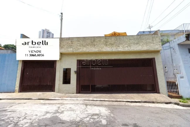 Casa com 460 metros quadrados de área total e 250 metros quadrados de área construída. Com 4 dorm...