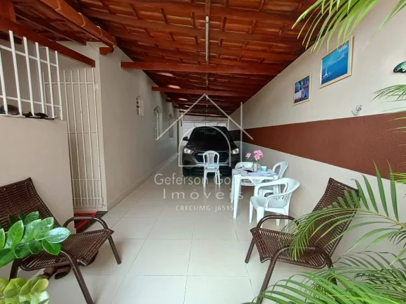 Imagem Casa à venda - Com 5 Quartos - Centro - Mantena - MG