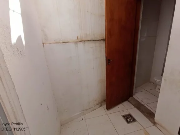 Imagem Oportunidade única de locação de um espaçoso salão comercial no centro de Peruíbe!