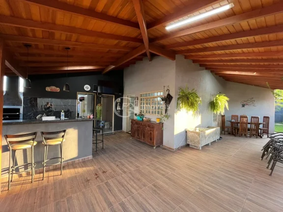Imagem Linda casa de esquina - Casa espaçosa