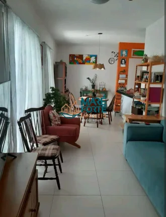 Imagem Ampla cobertura com terraço, vista parcial para o mar