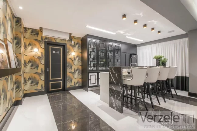 Imagem Apartamento 4 ou + dormitórios para Venda em Itapema / SC no bairro Meia Praia