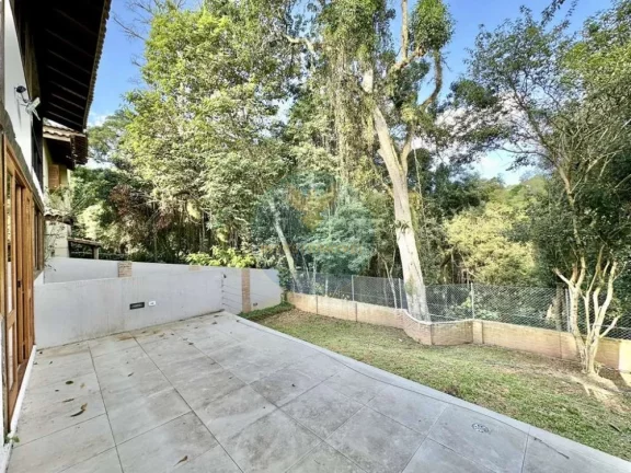 Imagem Casa em Condomínio a Venda no bairro Granja Viana - Carapicuíba, SP