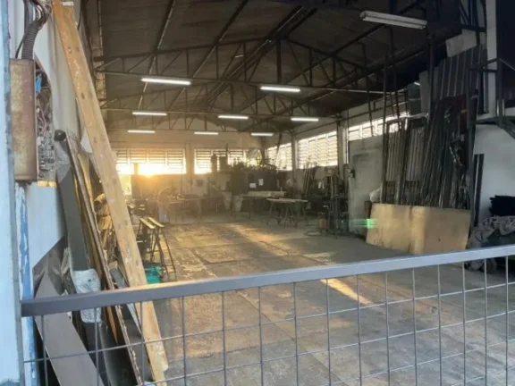 Imagem Oportuidade única: Galpão Comercial à Venda em Sorocaba-SP, Jardim Simus! 1 sala, 1 banheiro, 341m² de área!